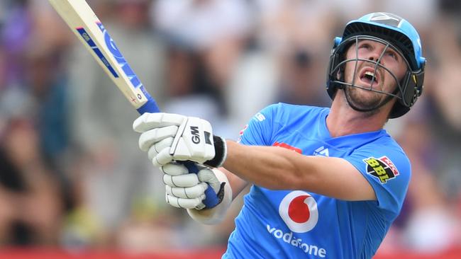 LAUNCESTON, AUSTRALIA - JANUARY 19: Travis Head of the Strikers plays a shot during the Big Bash League match between the Hobart Hurricanes and the Adelaide Strikers at the University of Tasmania Stadium on January 19, 2020 in Launceston, Australia. (Photo by Steve Bell/Getty Images)