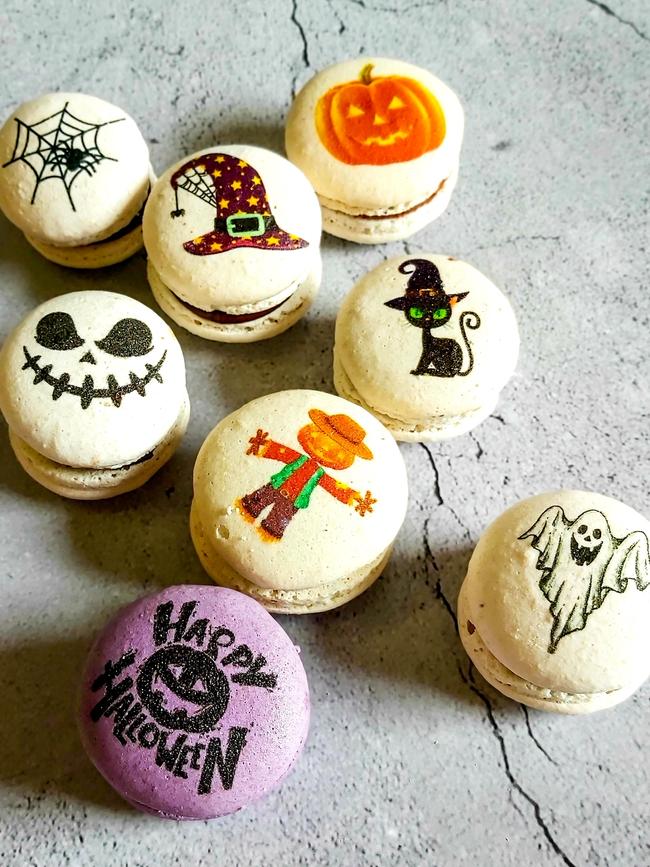 Halloween macarons.