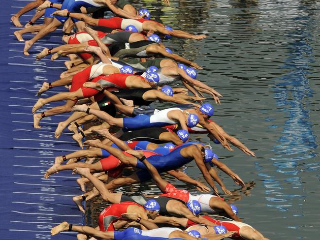 Poo water: Aussie swimming in sewage for gold