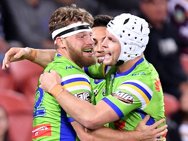 BRISBANE, AUSTRALIA - JUNE 30: Elliott Whitehead of the Raiders is congratulated by team mates after scoring a try during the round 16 NRL match between the Brisbane Broncos and the Canberra Raiders at Suncorp Stadium on June 30, 2018 in Brisbane, Australia.  (Photo by Bradley Kanaris/Getty Images)