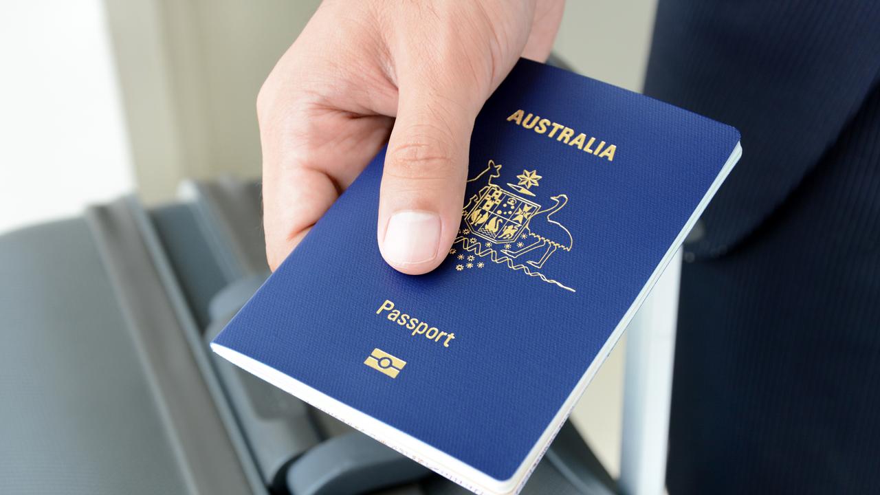 急于获得新护照或更新护照的澳大利亚人现在可以花 100 美元来加快处理时间。