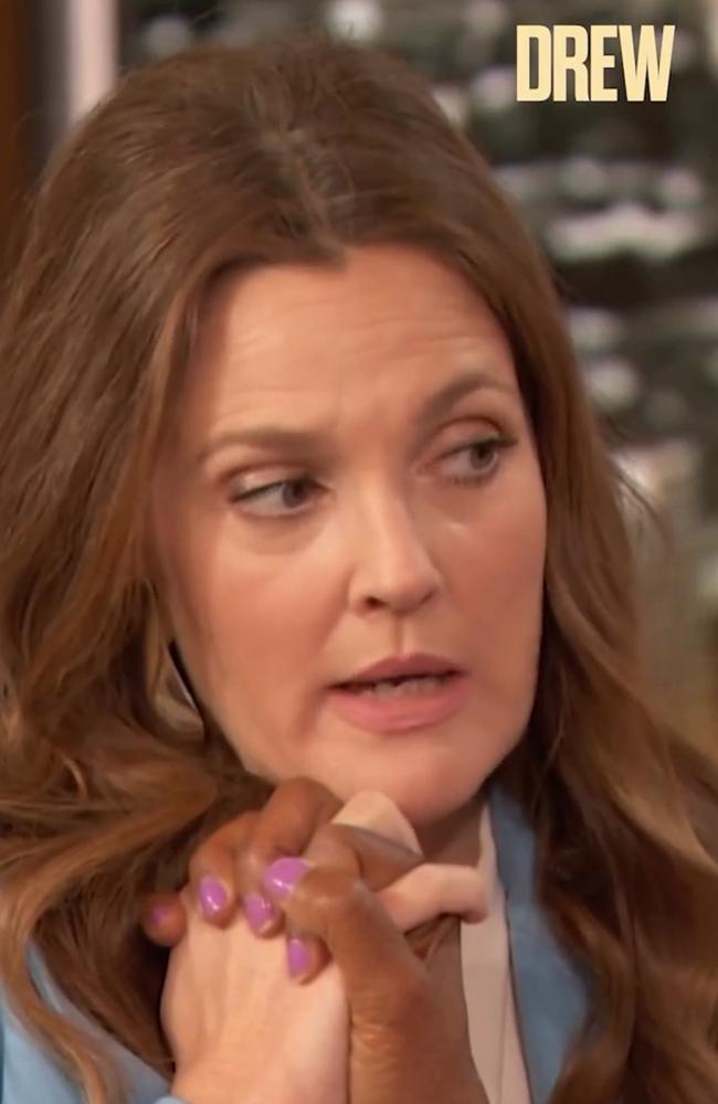 Drew Barrymore didn't seem to want to let go of Oprah's hand. Picture from TikTok