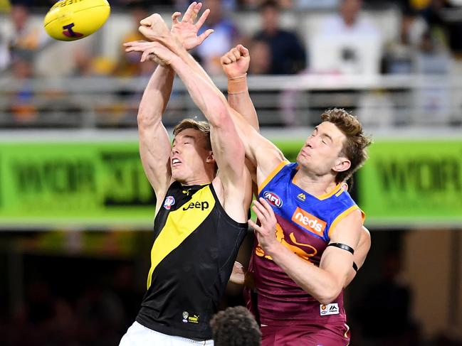 BRISBANE, AUSTRALIA - SEPTEMBER 07: Tom Lynch of the Tigers and Harris Andrews of the Lions challenge for the ball during the AFL 2nd Qualifying Final match between the Brisbane Lions and the Richmond Tigers at The Gabba on September 07, 2019 in Brisbane, Australia. (Photo by Bradley Kanaris/Getty Images)