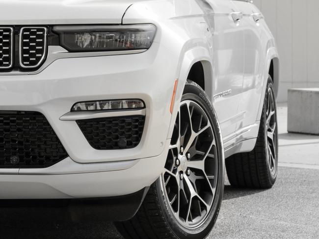 Photo of the 2023 Grand Cherokee Summit Ltd 4xe