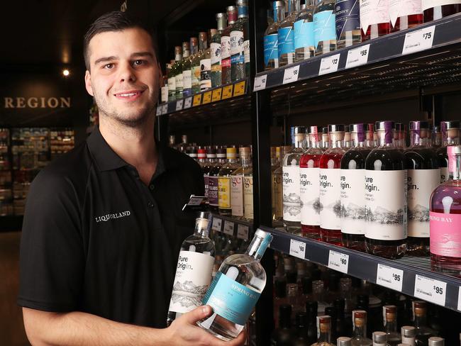 Patrick Aiken store manager of Liquorland.  Coles store at Glebe Hill Shopping Centre set to open.  Picture: Nikki Davis-Jones  ***NO ONLINE TILL 3/8/22****