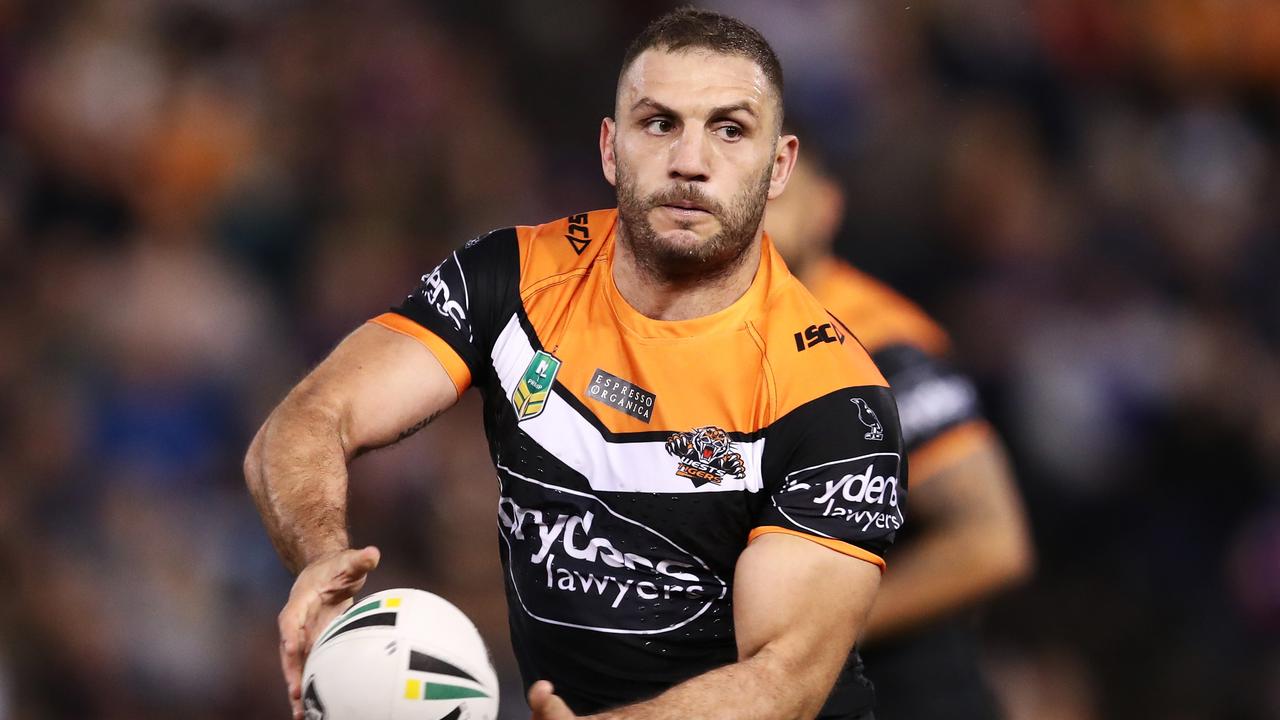 Robbie Farah has offered to retire to help Wests Tigers out of their salary cap mess.