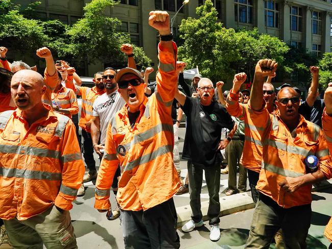 MELBOURNE AUSTRALIA - NewsWire Photos DECEMBER 13, 2024. CFMEU members strike outside Fair Work Australia offices against the sacking of CFMEU official Esther Van Arend.Picture: NewsWire / Luis Enrique Ascui