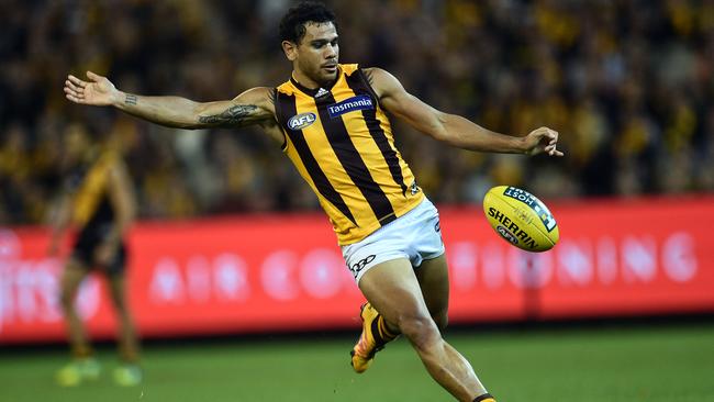 Cyril Rioli of the Hawks kicks during the round 7 AFL match between the Richmond Tigers and Hawthorn Hawks at the MCG in Melbourne, Friday, May 6, 2016. (AAP Image/Julian Smith) NO ARCHIVING, EDITORIAL USE ONLY