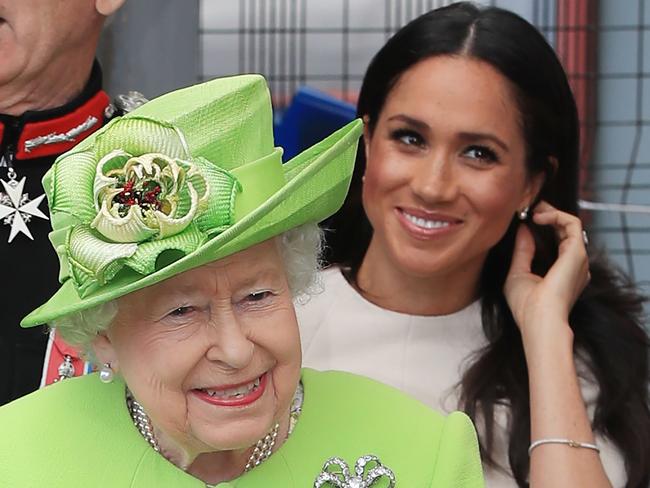 The Queen and Meghan arrive by Royal Train at Runcorn Station in Runcorn during their visit to Cheshire on June 14, 2018. AFP PHOTO / POOL / Peter Byrne