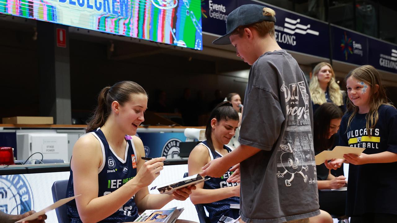 GEELONG, AUSTRALIA - OCTOBER 30: Geelong players thank fans during the round one WNBL match between Geelong United and Townsville Fire at The Geelong Arena, on October 30, 2024, in Geelong, Australia. (Photo by Kelly Defina/Getty Images)