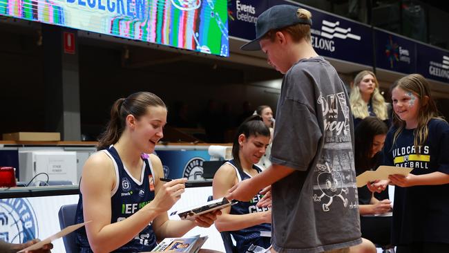 GEELONG, AUSTRALIA - OCTOBER 30: Geelong players thank fans during the round one WNBL match between Geelong United and Townsville Fire at The Geelong Arena, on October 30, 2024, in Geelong, Australia. (Photo by Kelly Defina/Getty Images)