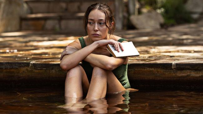 Alycia Debnam-Carey acting as Milla Blake appearing in the Netflix series Apple Cider Vinegar based partly on the story of Jess Ainscough. PIC: Ben King / Netflix