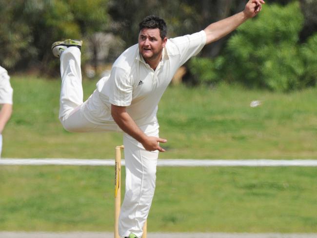 s17bl958 Dandenong District Cricket Association Doveton v Springvale South at Robinson Reserve. (2/15) Doveton bowler Ryan Hendy in action