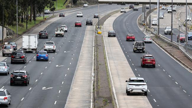 SYDNEY, AUSTRALIA - NewsWire Photos, OCTOBER 12 2021:  Higher volumes of cars are seen back on the roads today after more than 100 days of restrictions across NSW are lifted  in Sydney. Picture:  NCA NewsWire / Gaye Gerard