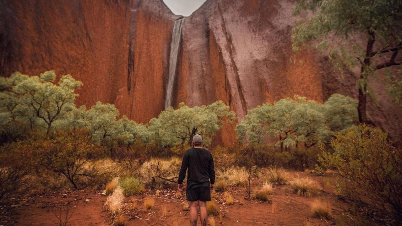 The stunning moment water pours on Uluru. Picture: @BenMaverick