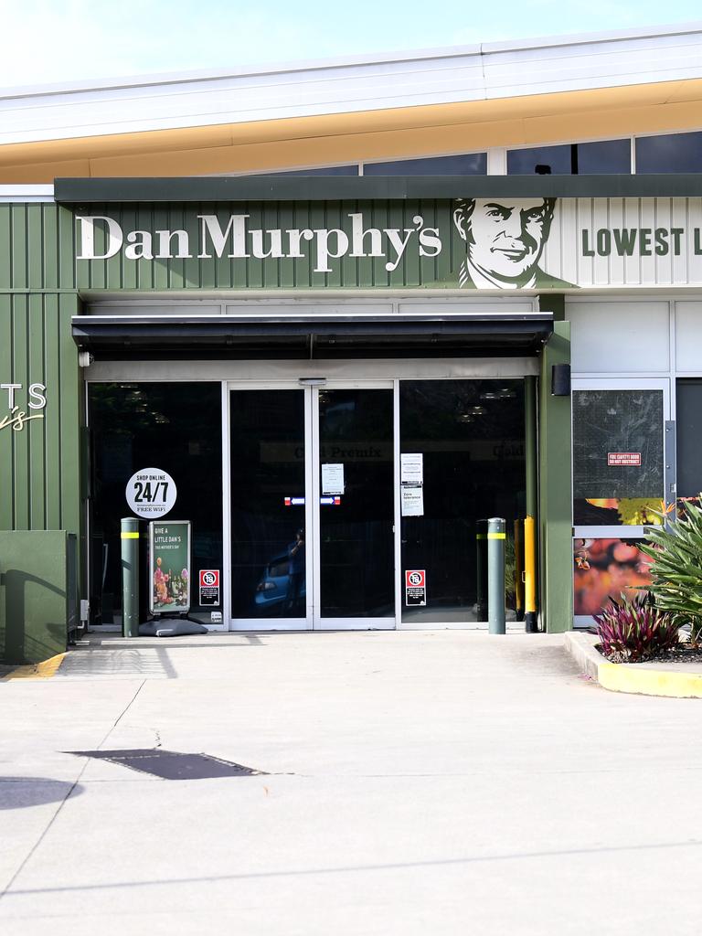 Most Dan Murphy’s and BWS stores will open at 10am. Picture: NCA NewsWire / Dan Peled