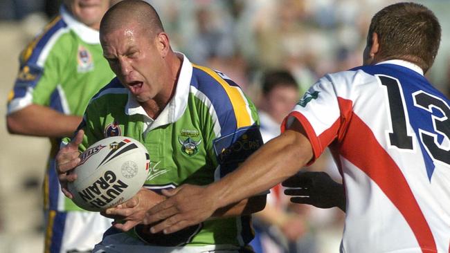 19 Mar 2005: NRL Newcastle vs Canberra in Canberra - Knights Daniel Abraham tackles Raiders Jason Smith (L). pickym/smith sport rugby league action