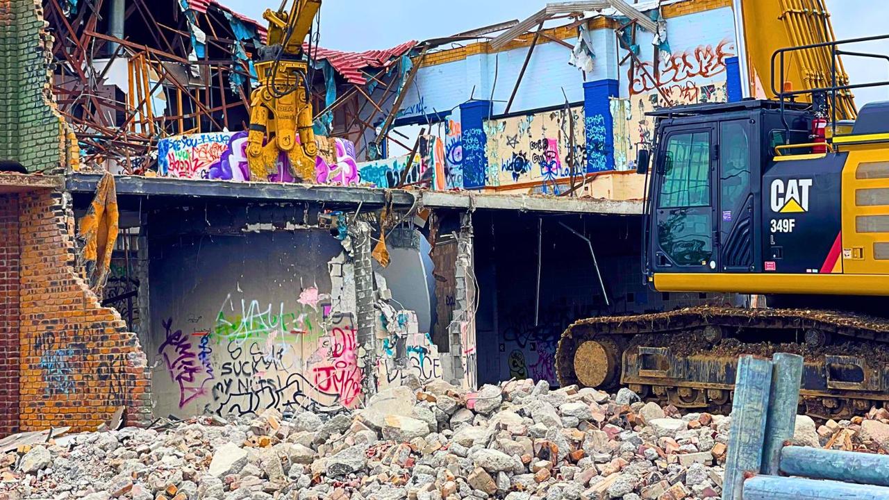 Demolition of the abandoned building on the Pacfic Mwy is well advanced.