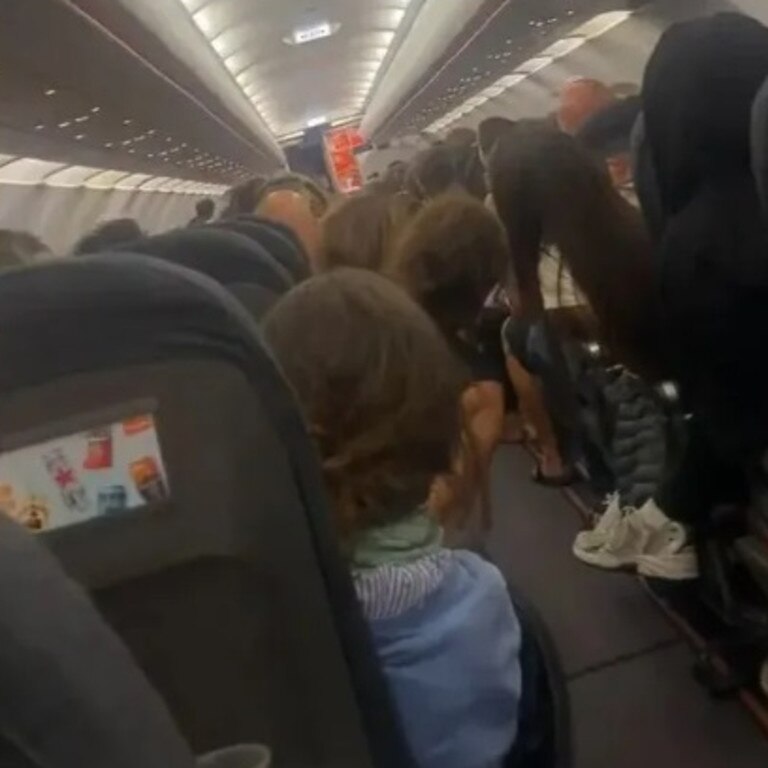 Furious passengers were left stranded on Sunday. Picture: X/Twitter/kittystreekx