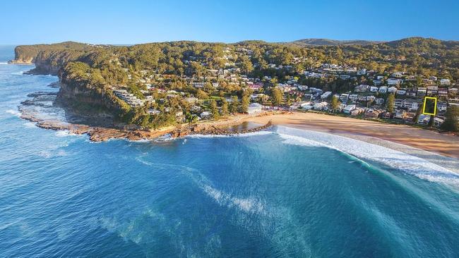 The last block of land on an exclusive Avoca beachfront strip is on the market.