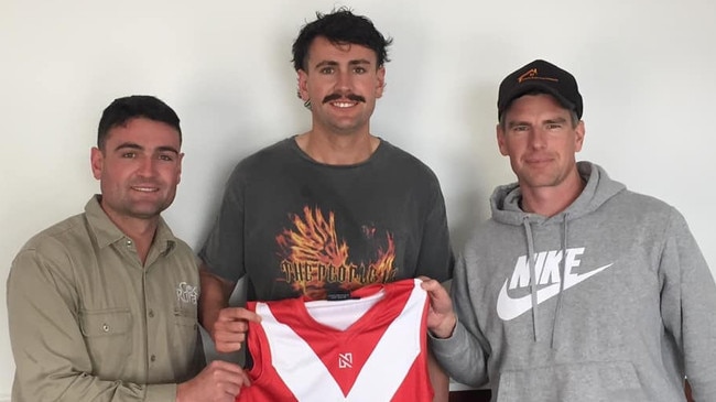 Lochie Eats (left) with brother Jacob Eats (middle) as he joins Bordertown. Picture: Bordertown Football Club