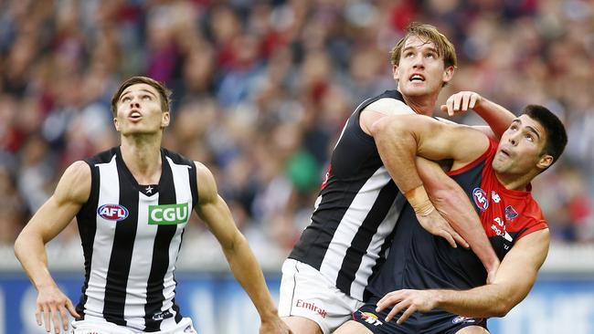 Chris Dawes battles with Josh Thomas and Lachie Keeffe. Picture: Michael Klein