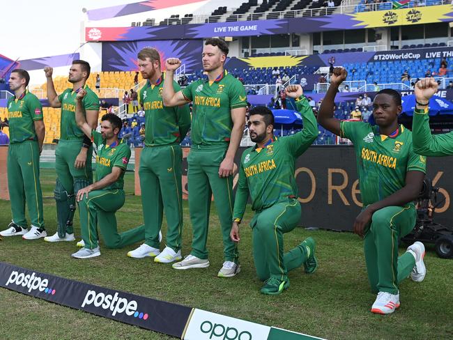 ABU DHABI, UNITED ARAB EMIRATES - OCTOBER 23: Players of South Africa take the knee ahead of the ICC Men's T20 World Cup match between Australia and SA at Sheikh Zayed stadium on October 23, 2021 in Abu Dhabi, United Arab Emirates. (Photo by Gareth Copley-ICC/ICC via Getty Images)