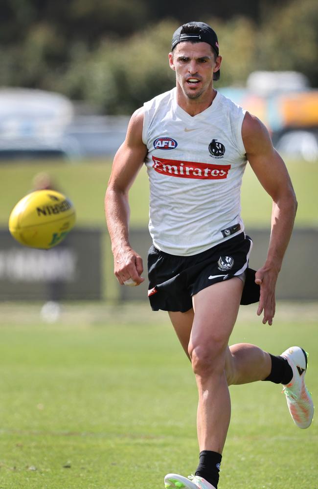 Collingwood star Scott Pendlebury helps out at Haileybury College. Picture: David Caird