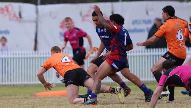 Christopher Hodge scores for The Oaks Tigers. Picture: Steve Montgomery