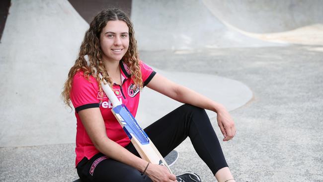 Emma Hughes, who grew up in Dubbo, has signed a new contract with the Sydney Sixers for the WBBL. Pic: Richard Dobson