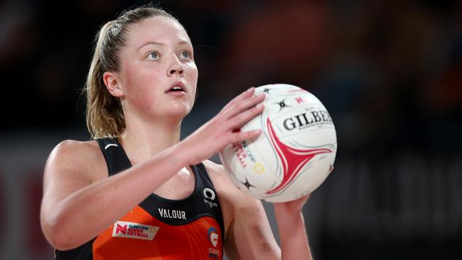 Sophie Dwyer of the Giants shoots for goal during the round four Super Netball match between GWS Giants and Queensland Firebirds. Photo: Getty Images