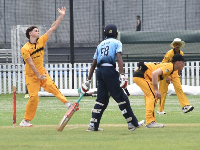 Stian Constable bowls for UNSW. Picture: Sean Teuma