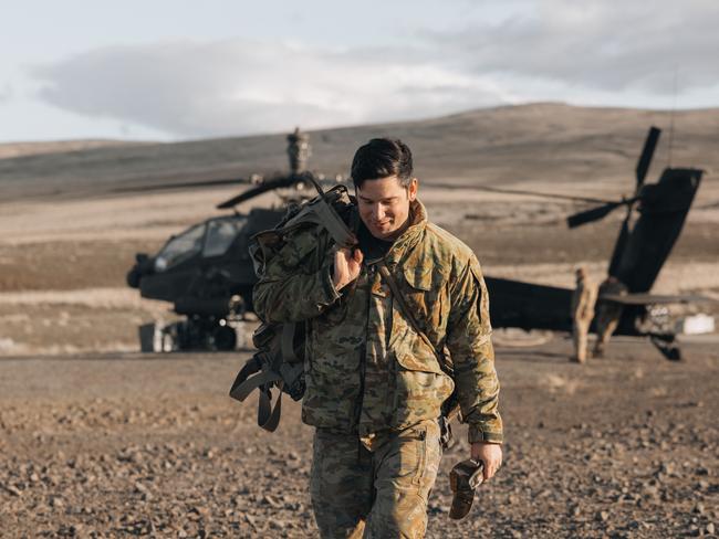 Darwin-based Australian Army pilots are learning how to fly the Apache AH-64E, due to arrive in Australia in the near future.