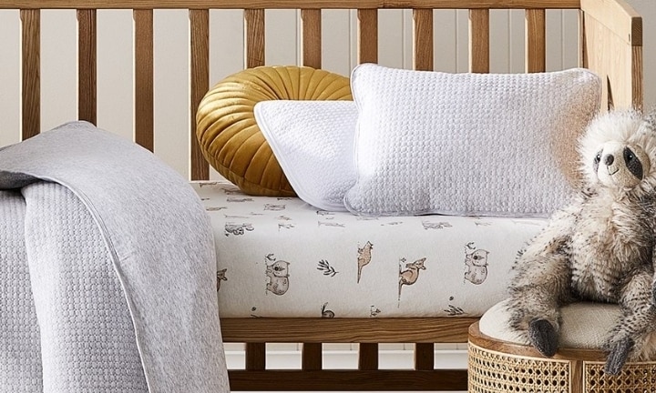 Patterned cot bed outlet sheets