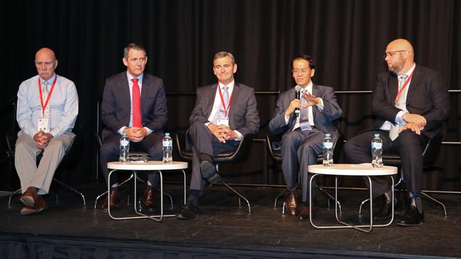 Warren Snowdon, Michael Gunner, John Brumby and Chinese ambassador Cheng Jingye at the ‘One Belt, One Road’ conference