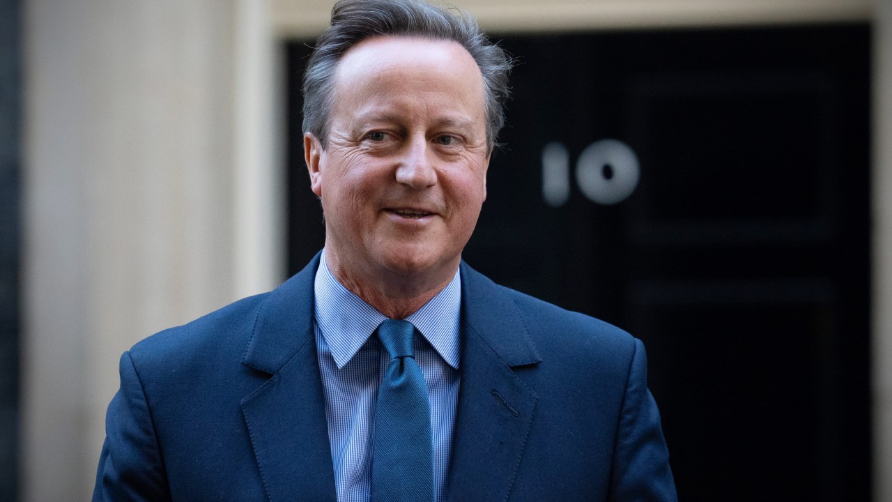 David Cameron hükümete sürpriz dönüşünden sonra şok edici bir itirafta bulundu