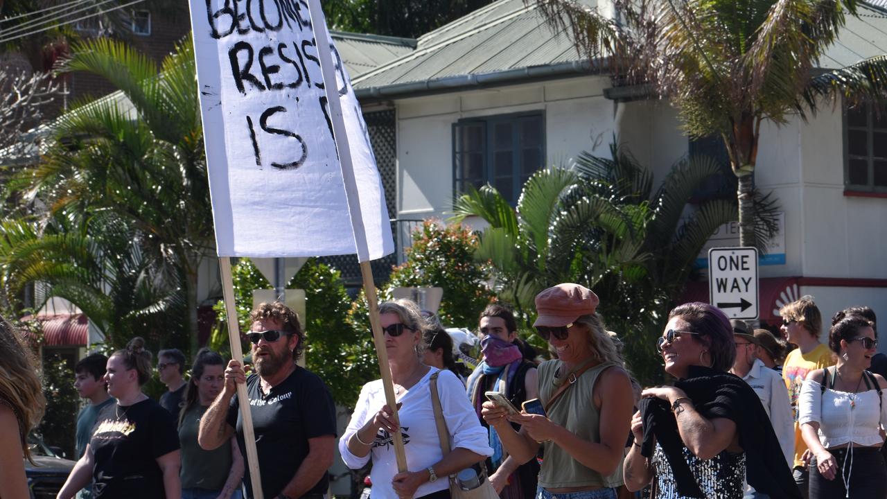 Protesters at the New South Wales Queensland border protesting the covid vaccine, the border rules and the New South Wales lockdown on August 22, 2021. Photo: Liana Walker