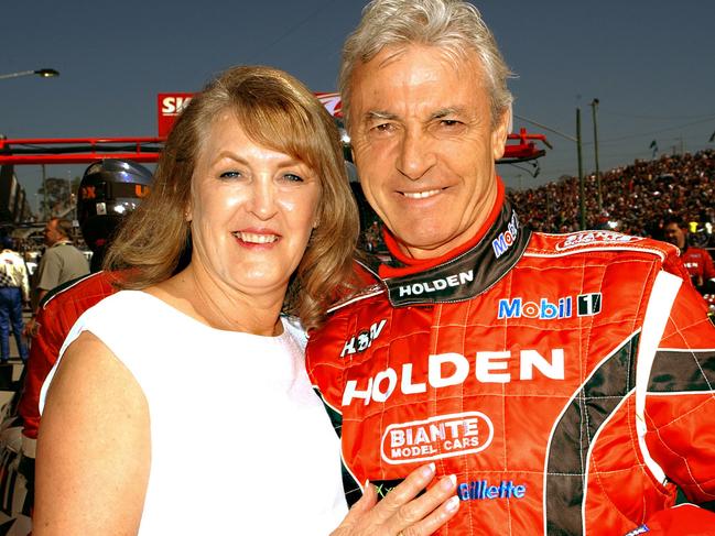 This photo taken in October 2004 shows Australian motor racing great Peter Brock (R) with his then wife Bev (L) during his last V8 Supercar race in Bathurst. Brock died, 08 September 2006, while taking part in the Targa West motor rally near the small community of Gidgegannup some 40 kilometres northeast of Perth.   AFP PHOTO/John MORRIS