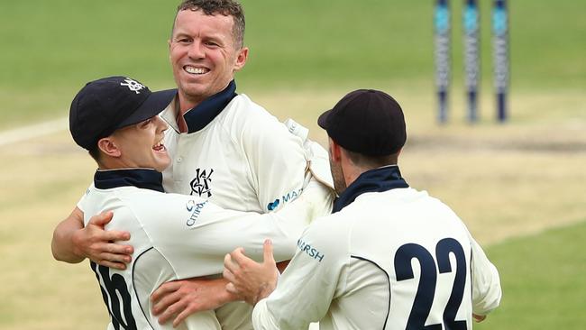 Veteran Peter Siddle will swap Victoria for Tasmania for the next Sheffield Shield season.