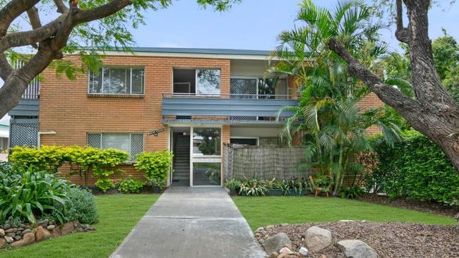 Units 4 and 5 in this unit complex at 22 Reeve St, Clayfield, are being auctioned off, with proceeds to go to the RBWH Foundation.