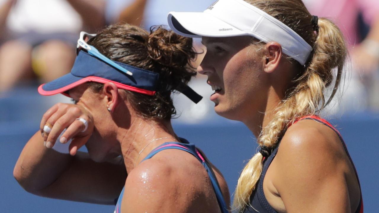 Caroline Wozniacki and Samantha Stosur endured extreme heat in their first round clash.