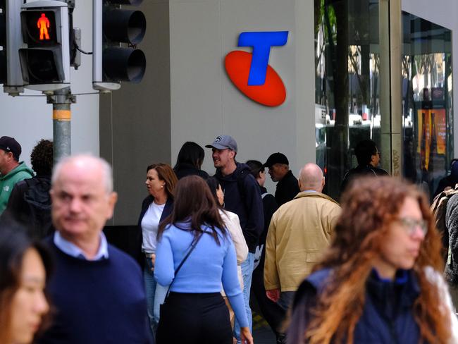 MELBOURNE AUSTRALIA - NewsWire Photos OCTOBER 29, 2024: Photo of people walking past a Telstra shop.Picture: NewsWire / Luis Enrique Ascui