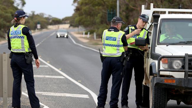 South Australian Police stopping vehicles near the SA border. From midnight Wednesday night, no non-essential Victorians will be able to enter the state.