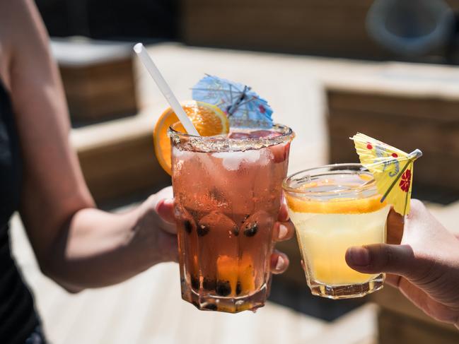 Yes, mocktails can be as delicious as cocktails with this mixologist-approved trick. Image: Pexels.