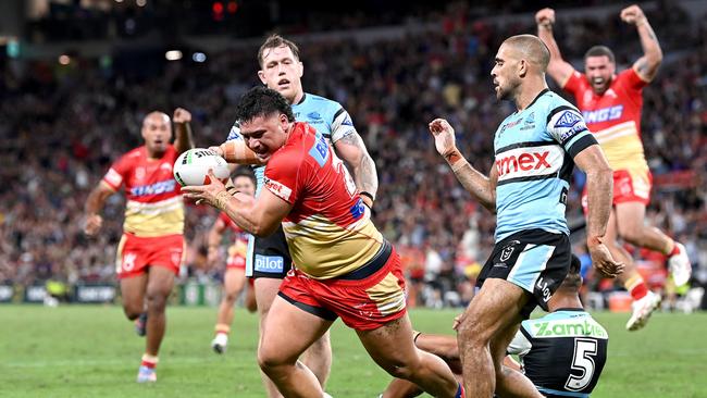 Valynce Te Whare bullies his way through the Sharks defence.