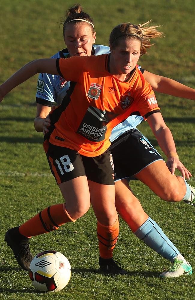 Caitlin Foord and Madlyn Evans compete for the ball during round one.