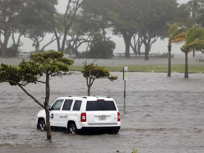 Hurricane Irma damage: Deaths as Tampa, Miami, Florida hit by storm ...