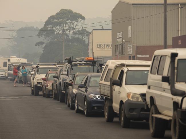 People wait in line for fuel at the Bermagui Shell service station on January 2, 2020. Picture: Sean Davey