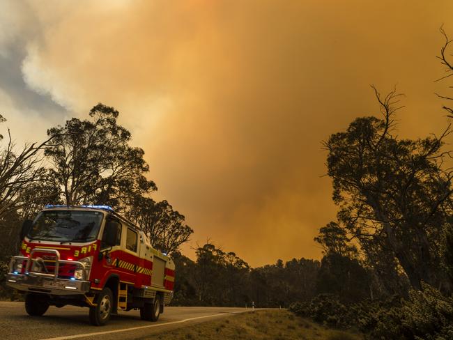 Smoke fills the sky near Miena as the Tasmania Fire Service issued an emergency warning for the town. Picture: Heath Holden/Getty