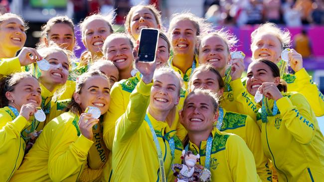 Australia with their silver medals. Picture: Mark Kolbe/Getty Images